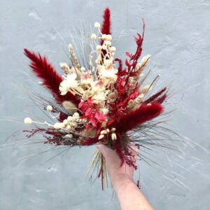 Trockenblumensträuße Trockenblumenstrauß Maroon Pearl bridal bouquet