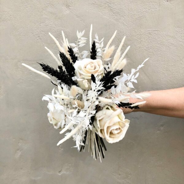 Trockenblumensträuße Trockenblumenstrauß – Black & White Pearl bridal bouquet 7