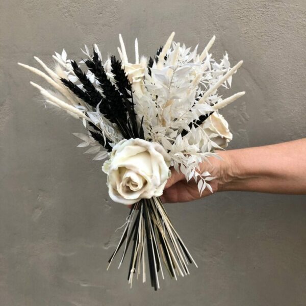 Trockenblumensträuße Trockenblumenstrauß – Black & White Pearl bridal bouquet 6