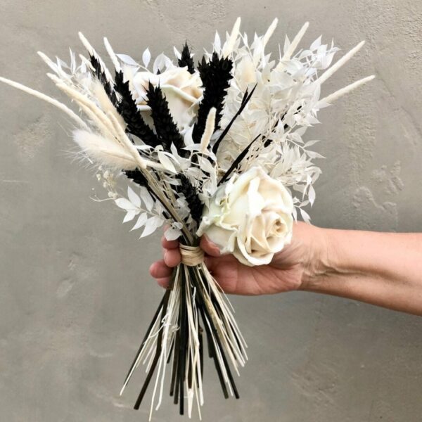 Trockenblumensträuße Trockenblumenstrauß – Black & White Pearl bridal bouquet 5