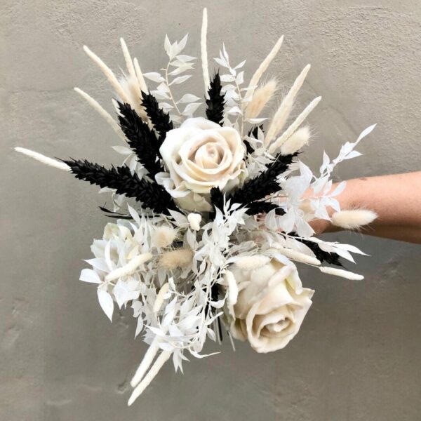 Trockenblumensträuße Trockenblumenstrauß – Black & White Pearl bridal bouquet 3