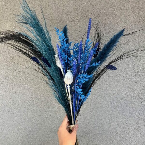 Trockenblumensträuße Trockenblumenstrauß Royal blue Pearl trendiger strauss